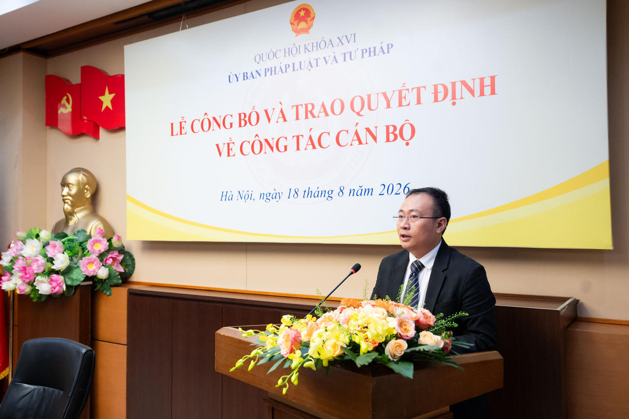 Tân Phó Vụ trưởng Vụ Pháp luật và Tư pháp Vũ Đức Dũng phát biểu nhận nhiệm vụ