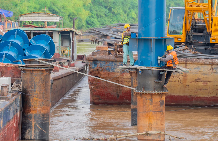 Đại công trường Cầu Trần Hưng Đạo ngày đêm bứt tốc, sẵn sàng lắp dựng vòm thép vô cực