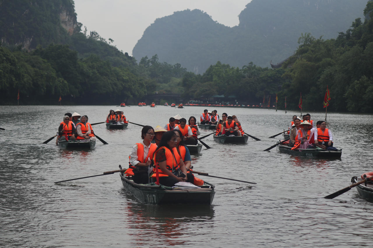 Đại biểu Diễn đàn Pháp luật ASEAN trải nghiệm cảnh quan Tràng An - Ninh Bình