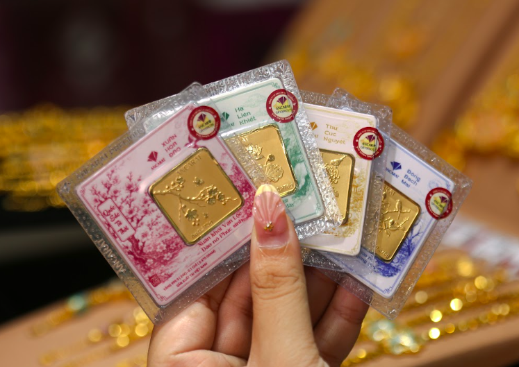 Giá vàng ngày 19/8: Vàng thế giới lao dốc, vàng trong nước điều chỉnh giảm