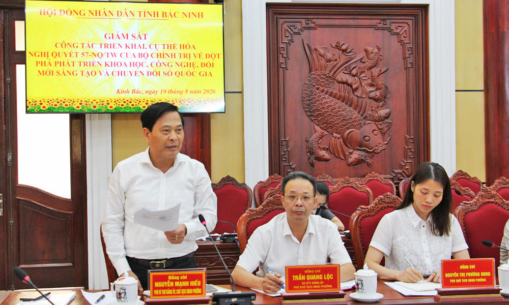 Lãnh đạo phường Kinh Bắc báo cáo tại buổi giám sát (Ảnh Báo Bắc Ninh)