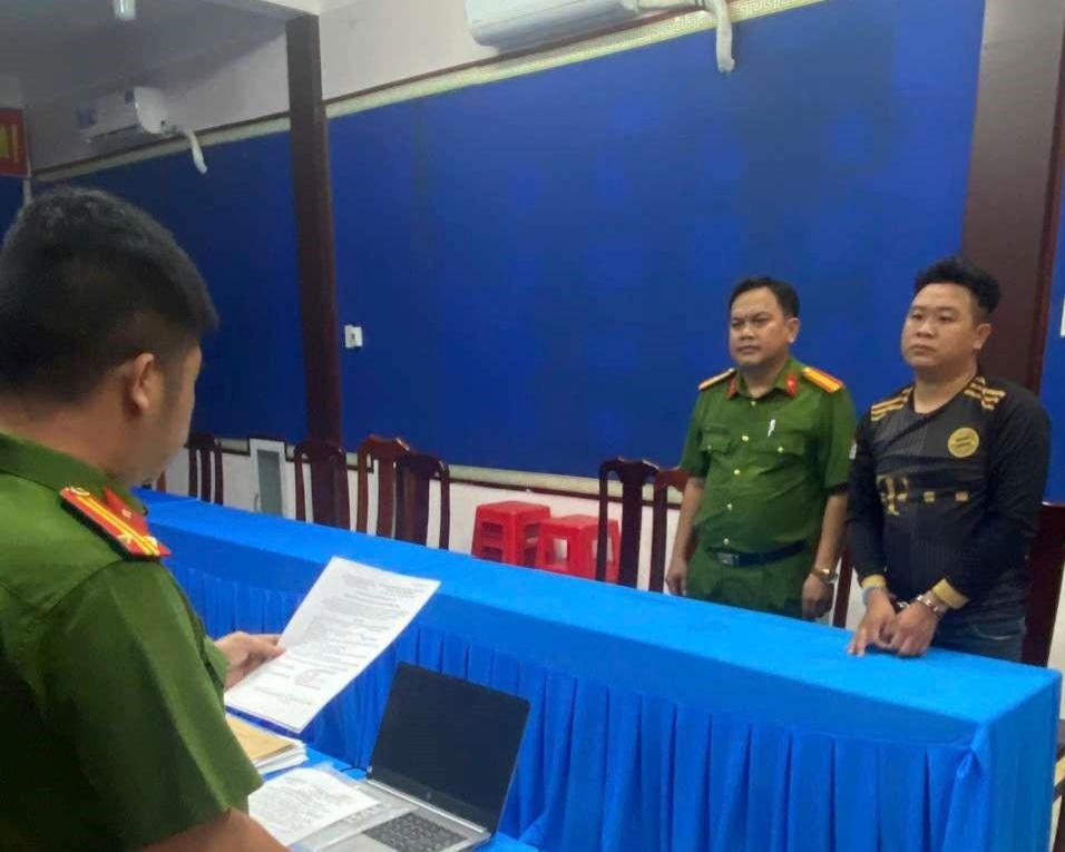 Khởi tố, bắt tạm giam đối tượng bị cáo buộc hiếp dâm trẻ dưới 16 tuổi