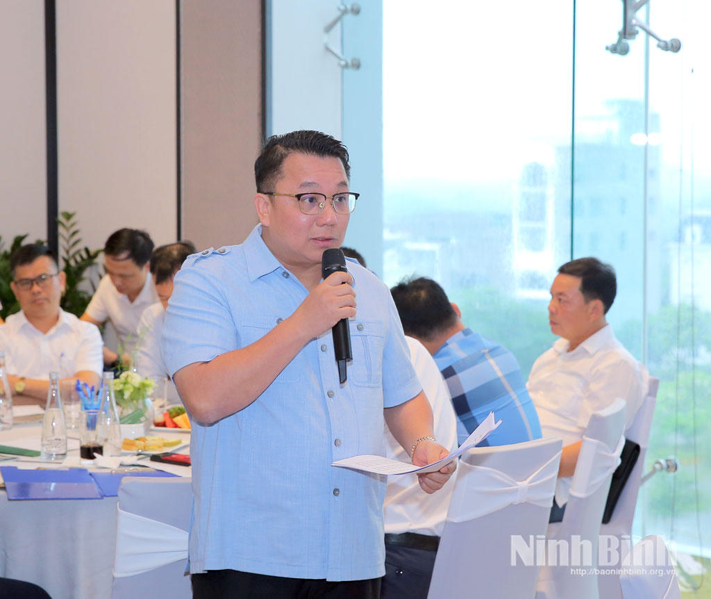 Đại diện doanh nghiệp phát biểu ý kiến tại Chương trình.Ảnh: Nguyễn Thơm - Anh Tuấn/Báo Ninh Bình