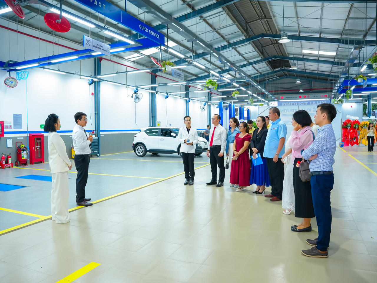 Khách mời tham quan cơ sở vật chất đạt chuẩn của xưởng Sài Gòn Mới