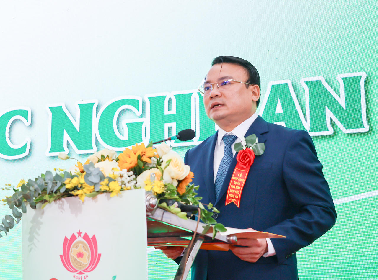 Phó Chủ tịch UBND tỉnh Phùng Thành Vinh phát biểu tại Lễ khởi công (ảnh Phan Quỳnh)