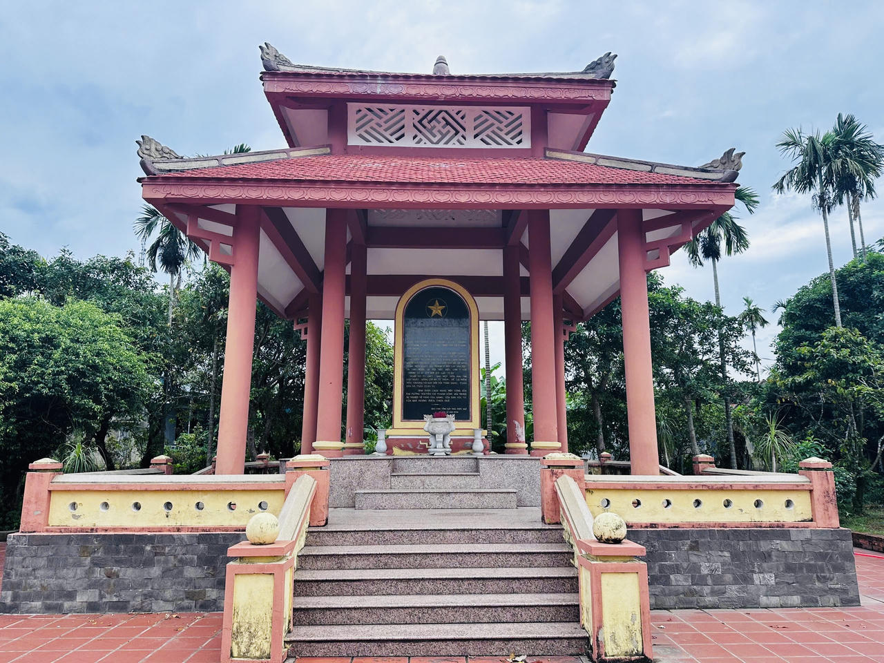 Bia tưởng niệm Đại Tướng Nguyễn Chí Thanh (Ảnh: Khánh Hoài)