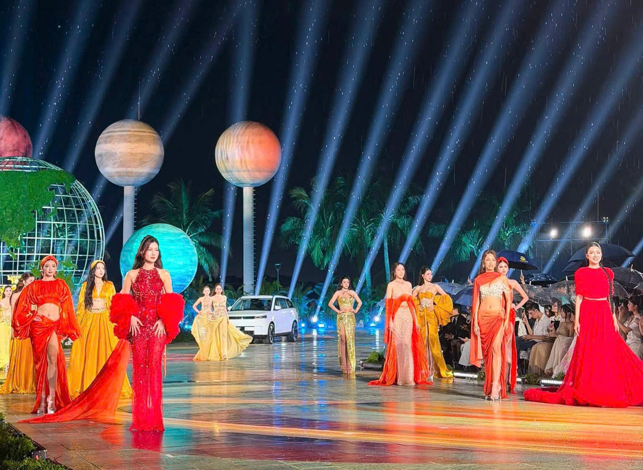 111 thí sinh Miss World trình diễn tại Khu du lịch Quốc tế Đồi Rồng, Hải Phòng