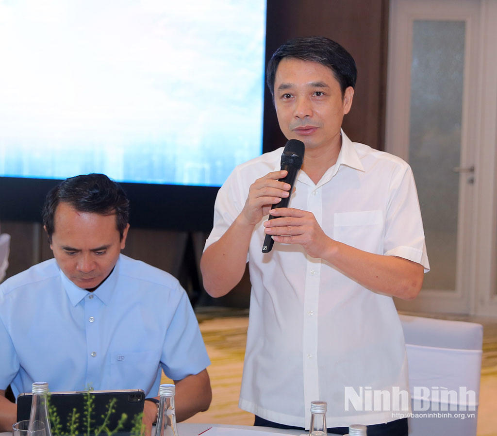 Ông Hoàng Văn Kiên, Tỉnh ủy viên, Giám đốc Sở Tài chính phát biểu tại Chương trình.Ảnh: Nguyễn Thơm - Anh Tuấn/Báo Ninh Bình