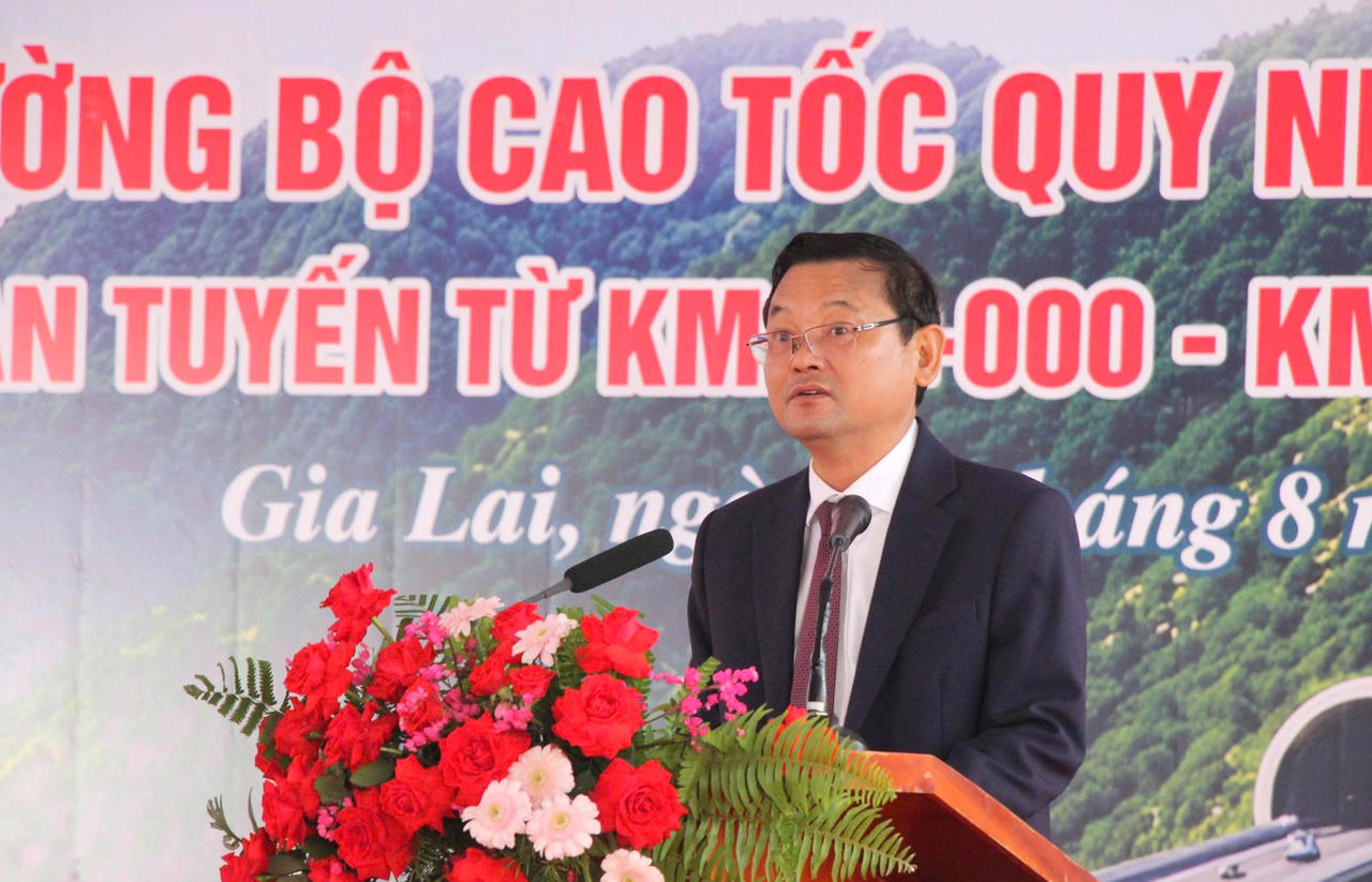 Ông Nguyễn Tự Công Hoàng - Phó Chủ tịch UBND tỉnh Gia Lai phát biểu tại lễ khởi công. (Ảnh: Nguyễn Luật)