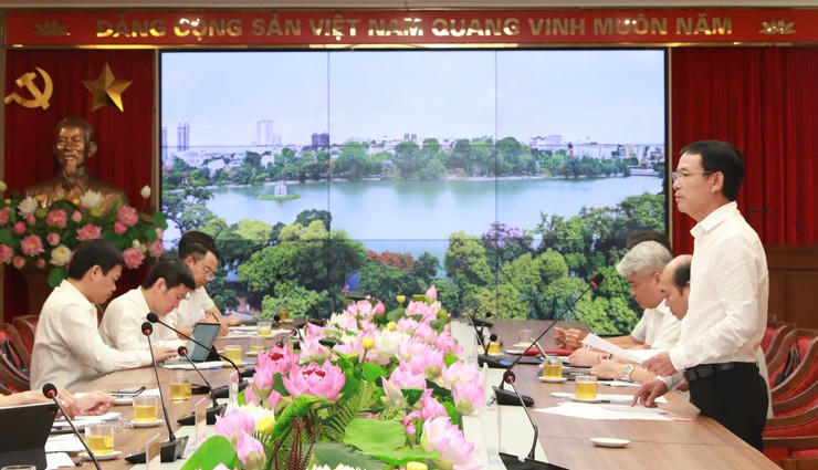 Quang cảnh cuộc họp.