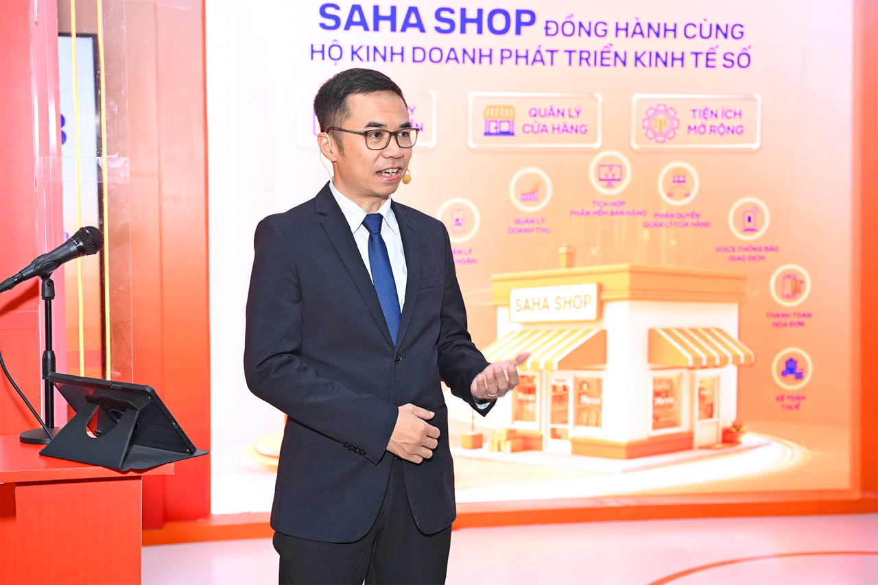 Giám đốc Khối Ngân hàng số SHB Trương Quốc Anh giới thiệu về SAHA Shop.