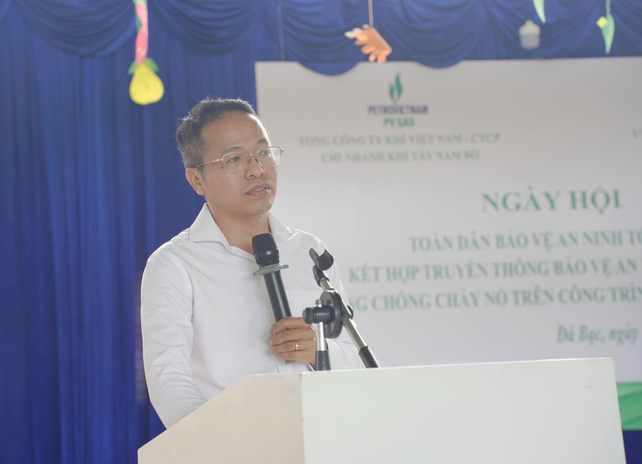 Ông Nguyễn Văn Bé Ba - Phó Giám đốc Chi nhánh Khí Tây Nam Bộ, phát biểu khai mạc Ngày hội (Ảnh: Hữu Đệ).