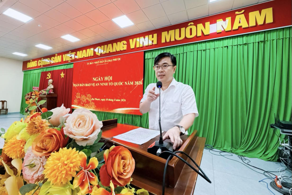 Ông Quốc Tân – Phó Bí thư Đảng ủy, Chủ tịch UBND xã phát biểu chỉ đạo tại Ngày hội toàn dân bảo vệ ANTQ năm 2026. Ảnh: Mộc Đức.