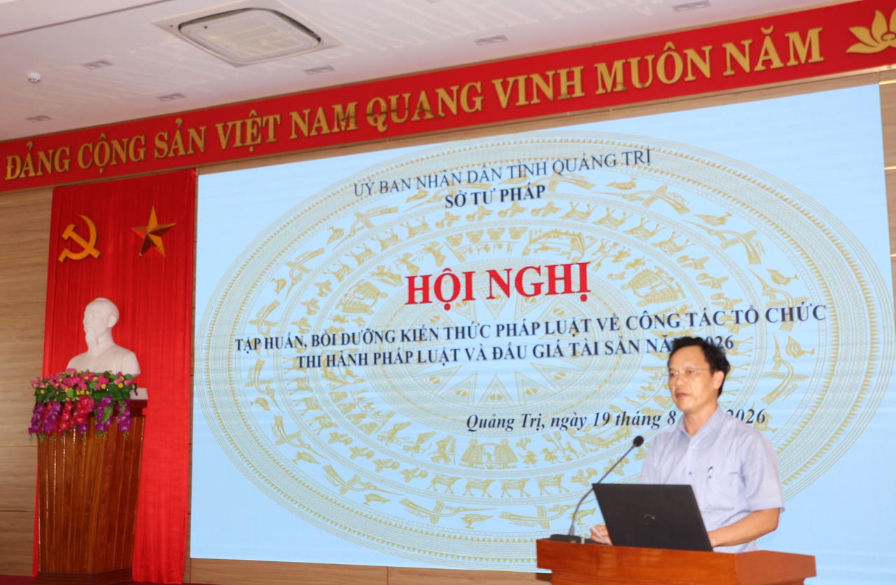 Phó Giám đốc Sở Tư pháp Quảng Trị Trương Quang Sáng nhấn mạnh yêu cầu nâng cao năng lực thực thi công vụ cho đội ngũ cán bộ làm công tác tư pháp tại cơ sở. (Ảnh: Minh Phương)