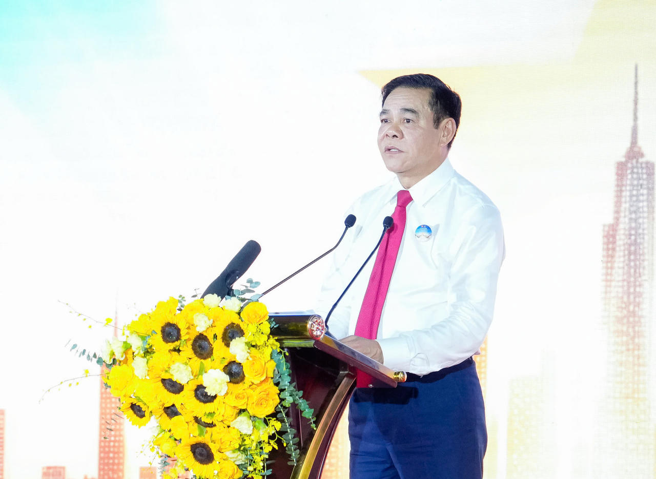 Chủ tịch UBND tỉnh Nghệ An - ông Võ Trọng Hải phát biểu tại Lễ khởi công (ảnh Ngô Toàn)
