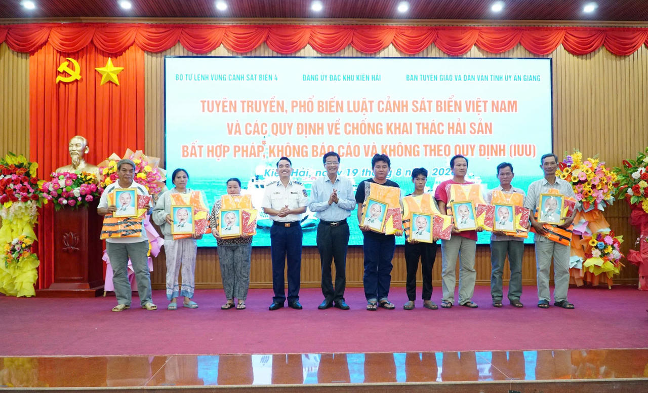 Đưa Pháp luật đến với ngư dân đặc khu Kiên Hải