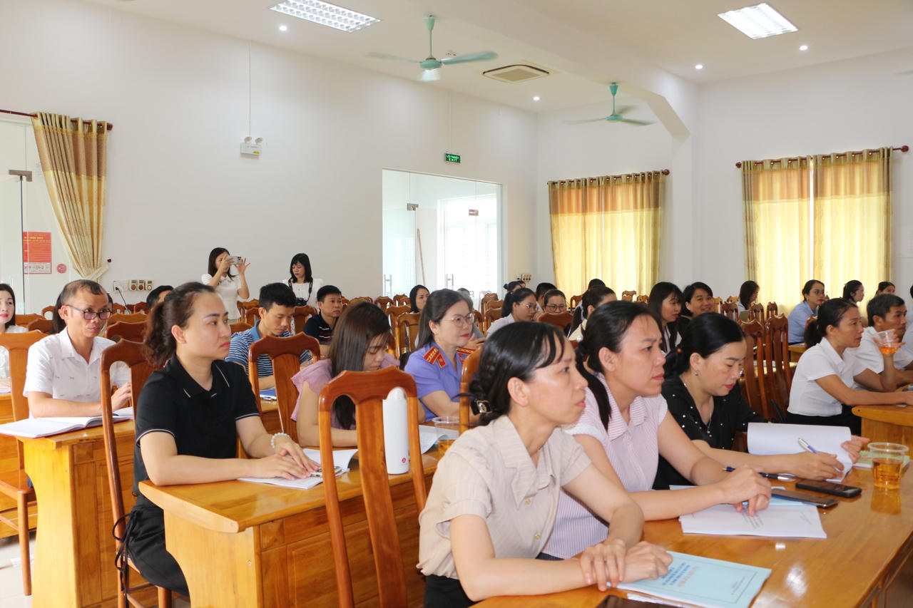 Các học viên được tập huấn, trao đổi, thảo luận những khó khăn, vướng mắc phát sinh trong thực tiễn công tác tư pháp tại cơ sở. (Ảnh: Minh Phương)