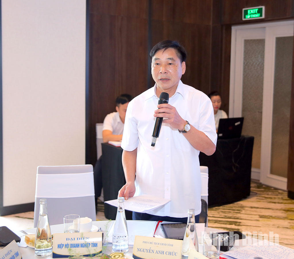 Ông Nguyễn Anh Chức, Ủy viên Ban Thường vụ Tỉnh ủy, Phó Chủ tịch UBND tỉnh phát biểu tại Chương trình. Ảnh: Nguyễn Thơm - Anh Tuấn/Báo Ninh Bình