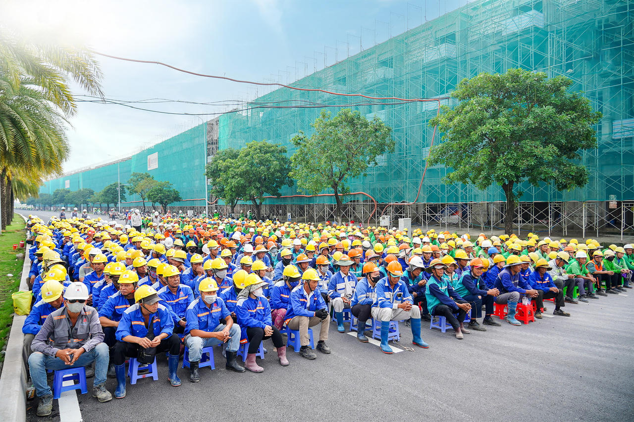 Aqua City đang bước vào giai đoạn thi công cao điểm với hơn 4.000 kỹ sư, công nhân cùng hàng trăm nhà thầu, đơn vị tư vấn và đối tác tham gia triển khai. (Ảnh: Tiến Dũng)