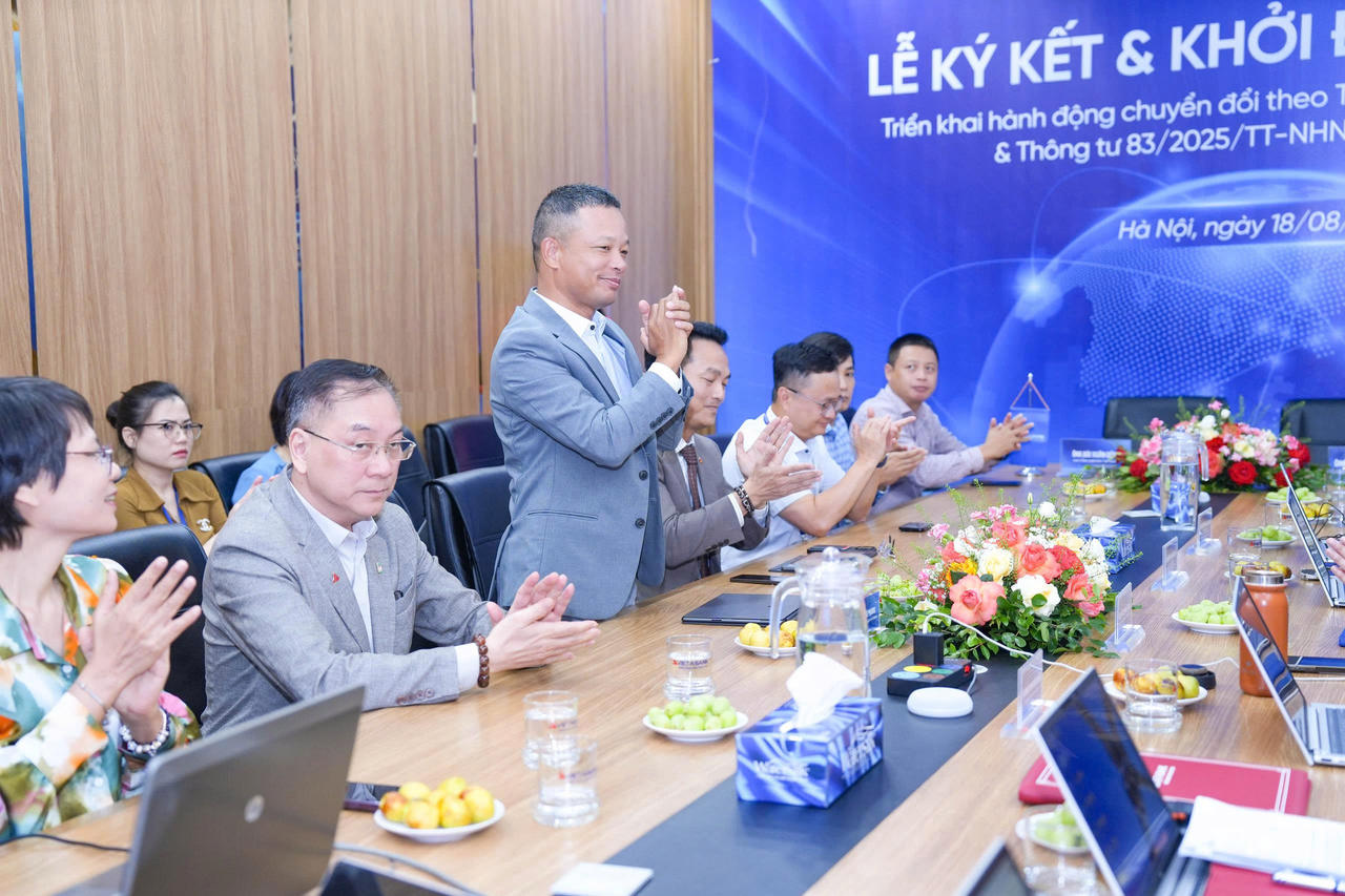 Đại diện VietABank phát biểu tại buổi lễ.