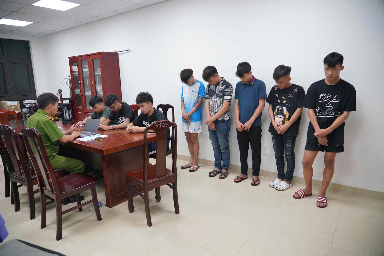 Khởi tố 4 thanh thiếu niên mang hung khí, chạy xe lạng lách gây rối trật tự
