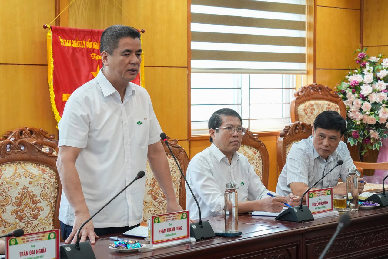 Ông Phạm Thanh Tùng, Bí thư Đảng ủy, Tổng Giám đốc Công ty CP Supe Phốt phát và Hóa chất Lâm Thao phát biểu tại buổi làm việc. Nguồn ảnh: Supe Lâm Thao