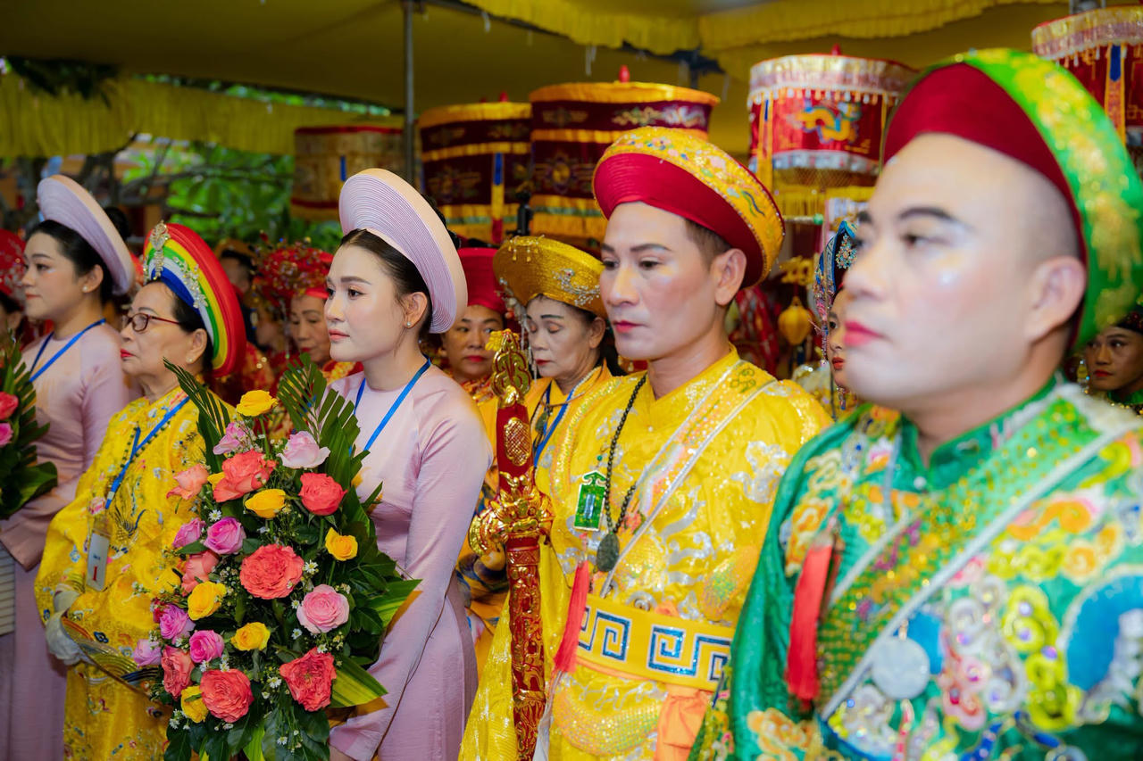 Điểm đặc sắc của lễ hội là sự kết hợp hài hòa giữa tín ngưỡng dân gian với các yếu tố văn hóa cung đình. (Ảnh: UBND TP Huế)