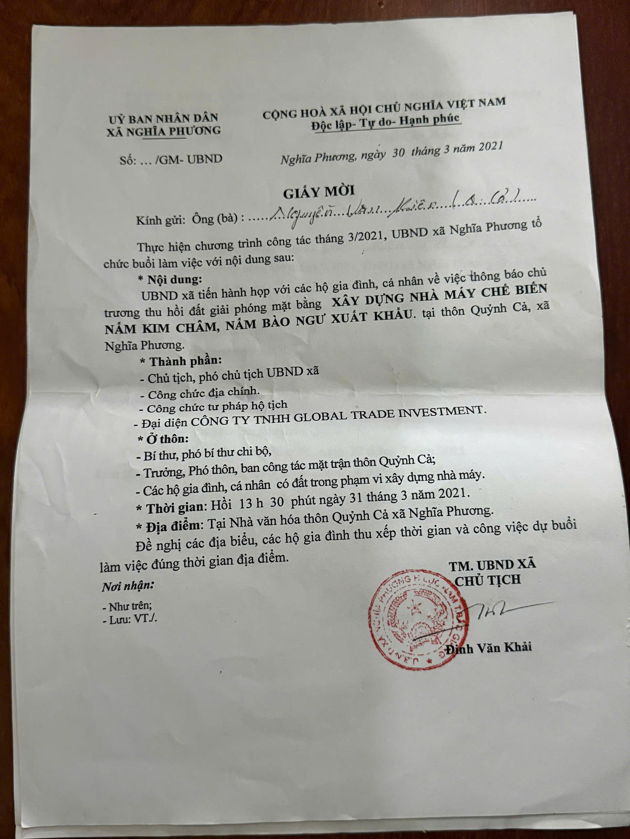 Giấy mời các gia đình đi họp để xã thông báo chủ trương thu hồi đất, giải phóng mặt bằng để xây dựng nhà máy chế biến nấm kim châm, nấm bào ngư xuất khẩu.