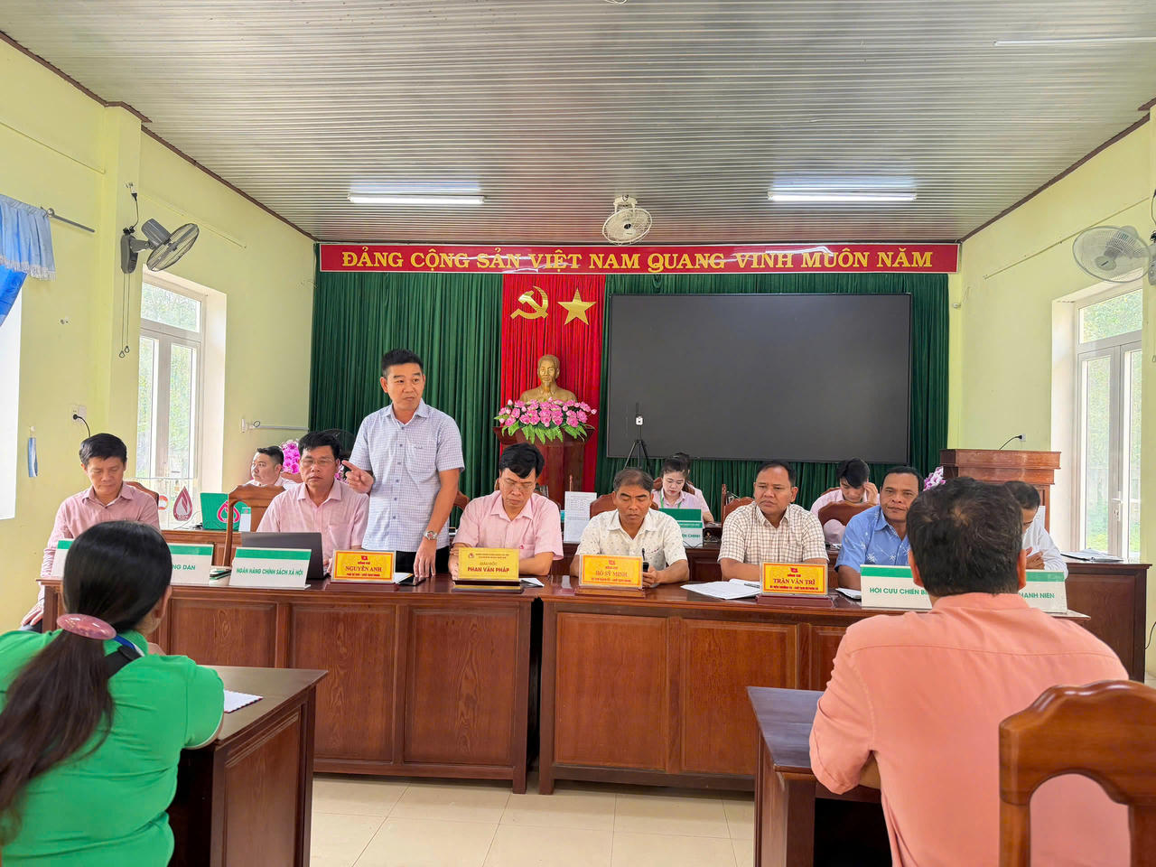 Phiên họp giao ban tại Điểm giao dịch xã Long Quảng 