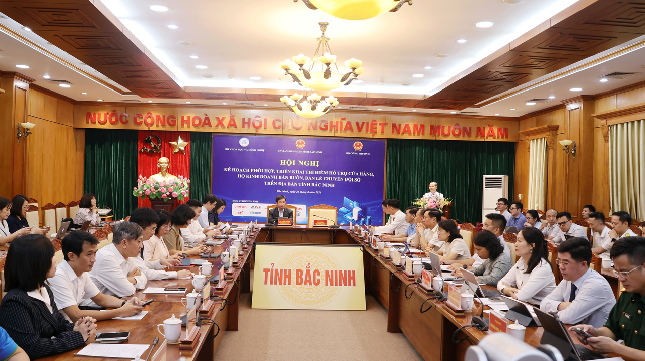 Bộ Khoa học và Công nghệ phối hợp với UBND tỉnh Bắc Ninh tổ chức hội nghị triển khai, ký kết kế hoạch phối hợp thí điểm hỗ trợ cửa hàng, hộ kinh doanh bán buôn, bán lẻ chuyển đổi số trên địa bàn tỉnh (Ảnh: Hoàng Phương)