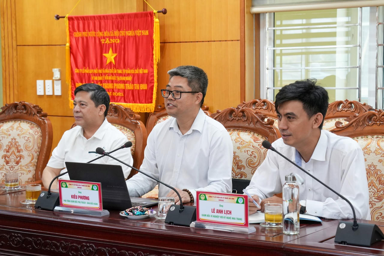 Là các đơn vị thành viên của Tập đoàn Hóa chất Việt Nam, Supe Lâm Thao và SOVIGAZ có điều kiện thuận lợi để tăng cường kết nối, chia sẻ kinh nghiệm. Nguồn ảnh: Supe Lâm Thao 