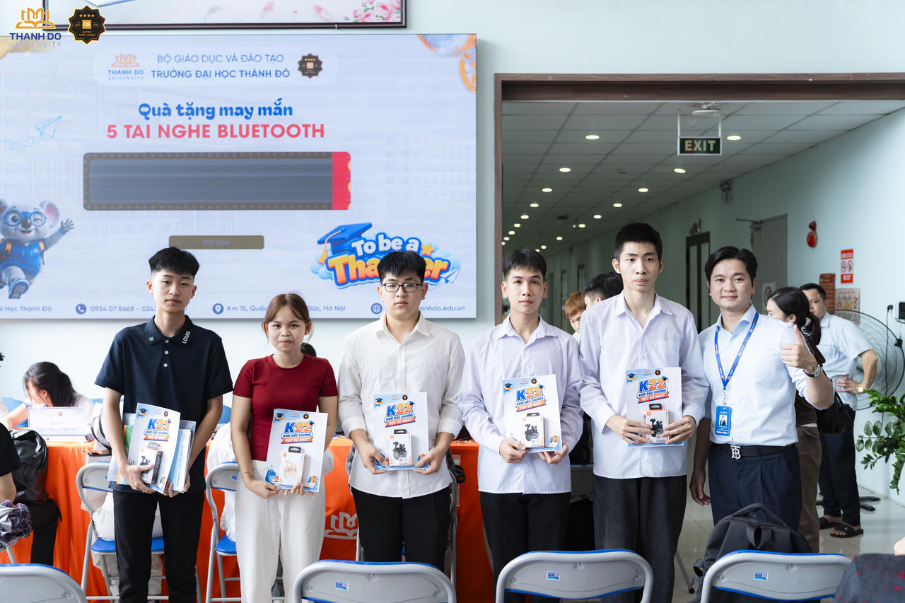 Những hoạt động trải nghiệm, giao lưu và kết nối tạo nên không khí trẻ trung tại Ngày hội Nhập học K22.
