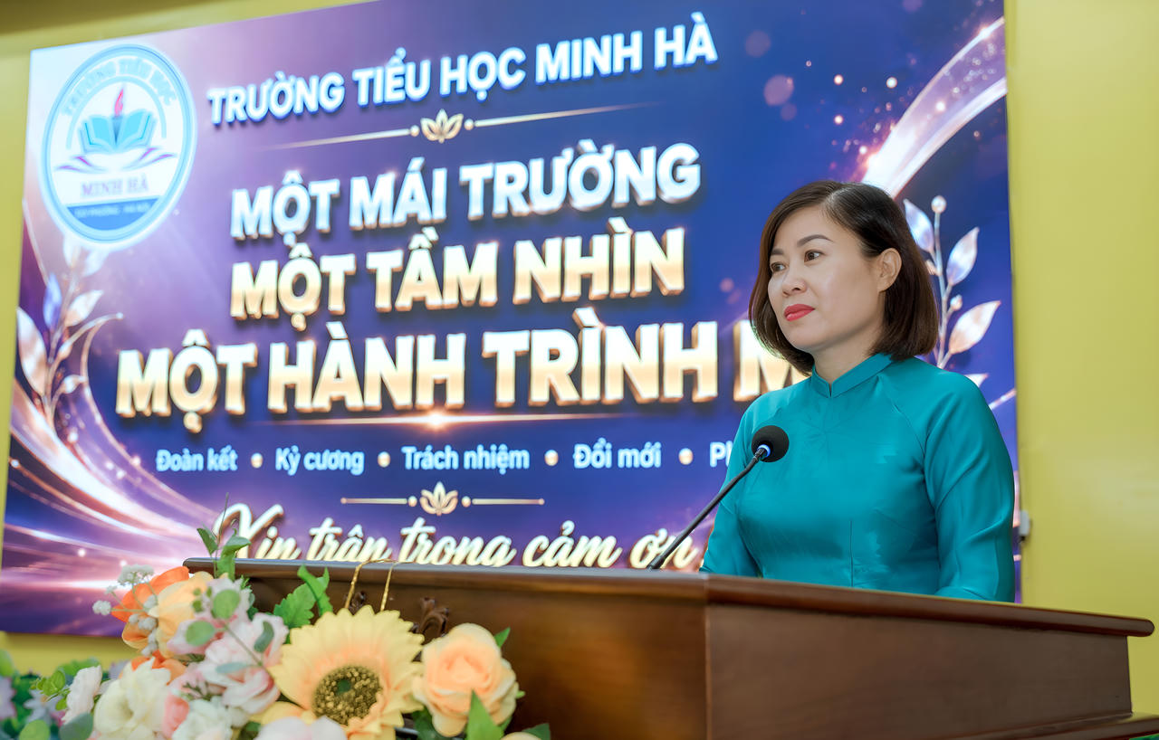 Bà Đặng Thúy Hằng - Bí thư Đảng ủy, Hiệu trưởng Trường Tiểu học Minh Hà.