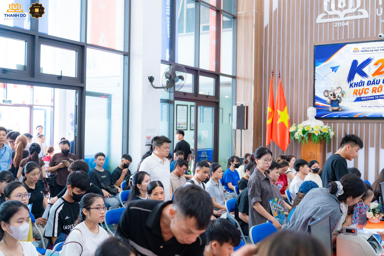 Tân sinh viên K22 rộn ràng hội tụ tại Trường Đại học Thành Đô trong Ngày hội Nhập học, sẵn sàng bắt đầu hành trình đại học 