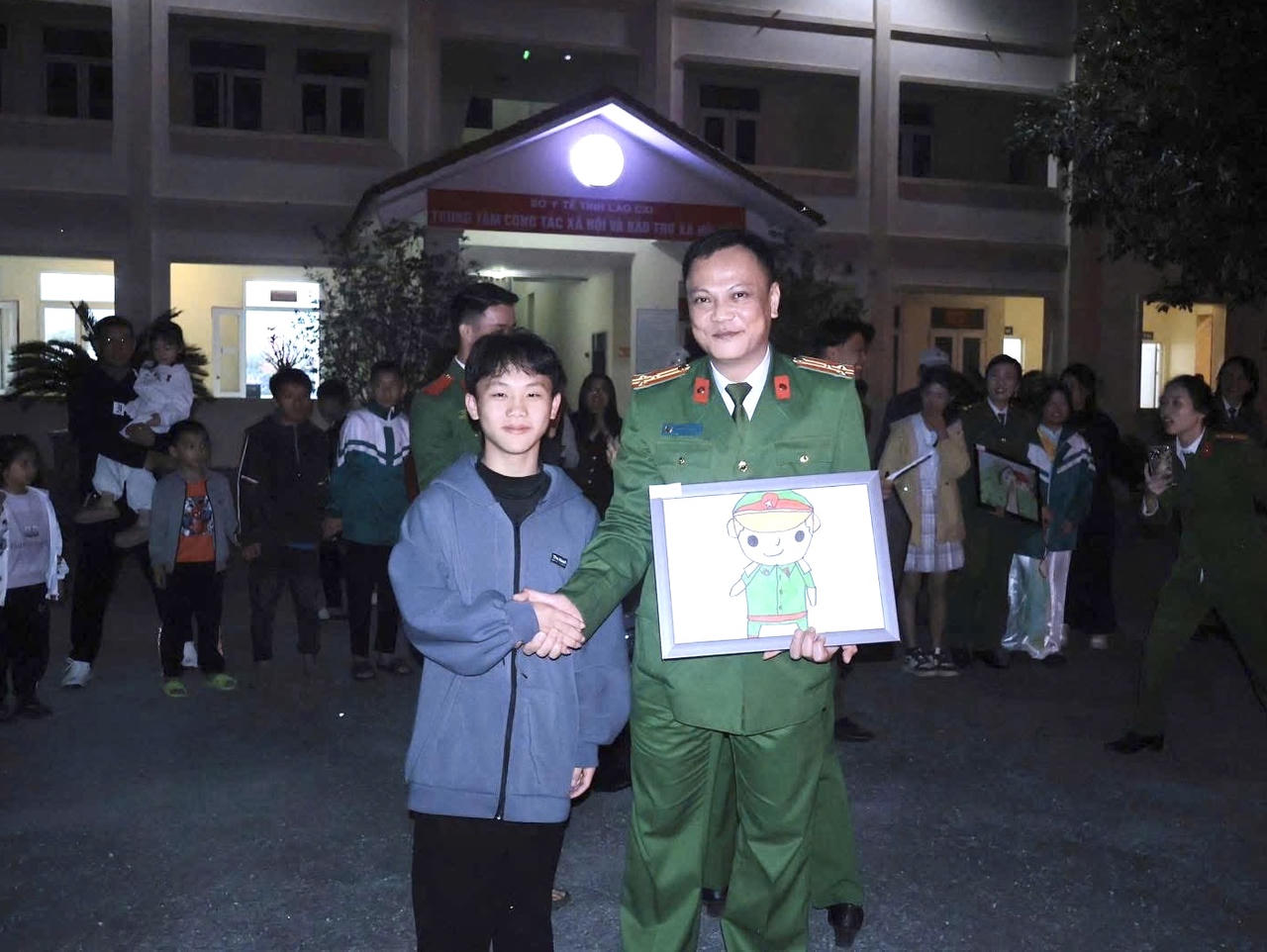 Người cán bộ công an trong hành trình giữ trọn niềm tin nhân dân. (Ảnh: Thúy Hà)
