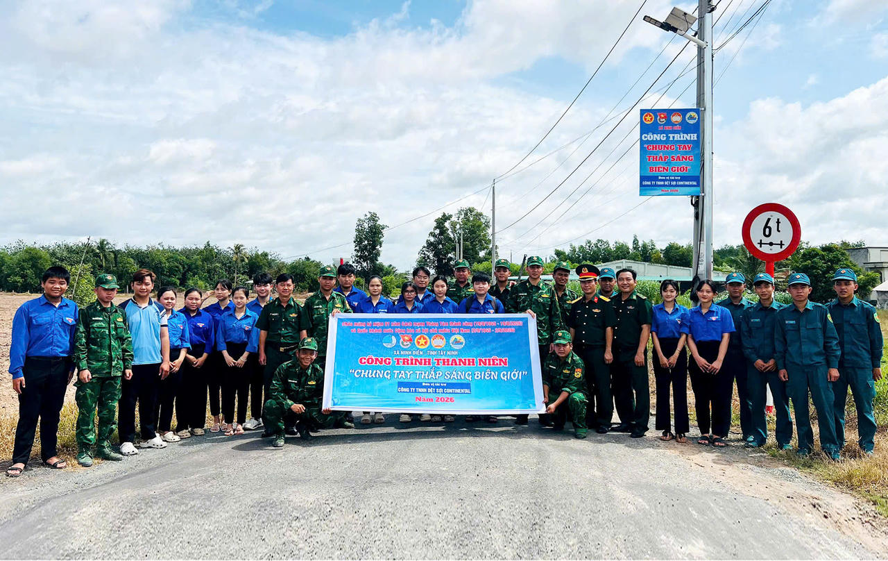 Thực hiện Công trình thanh niên “Chung tay thắp sáng biên giới” tại Tây Ninh