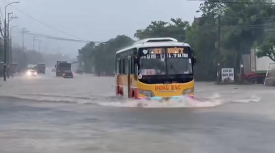 Mưa lớn trên địa bàn Hà Tĩnh, nhiều khu vực ngập cục bộ, chia cắt