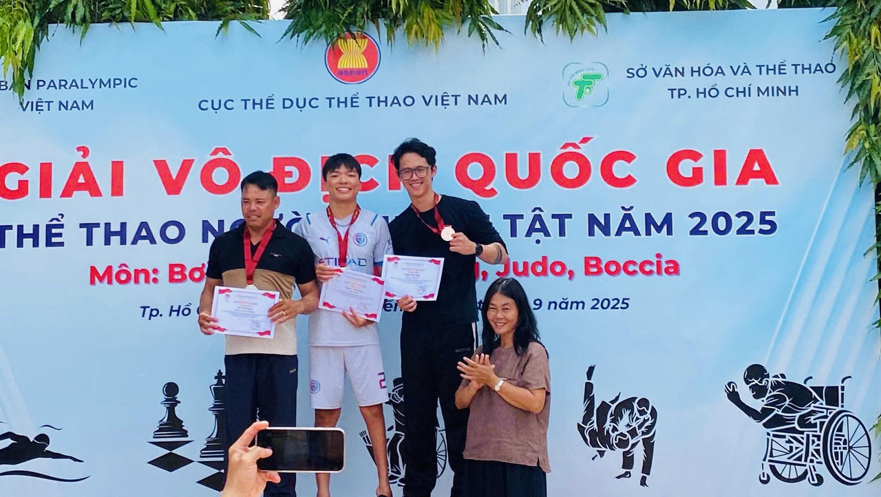 Thái Dương đạt thành tích xuất sắc huy chương vàng môn bơi tại giải vô địch quốc gia. (Ảnh: Nguyễn Quý)