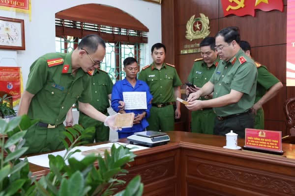 Bắt giữ đối tượng mua bán ma túy, thu giữ 4 bánh heroin ở Lai Châu