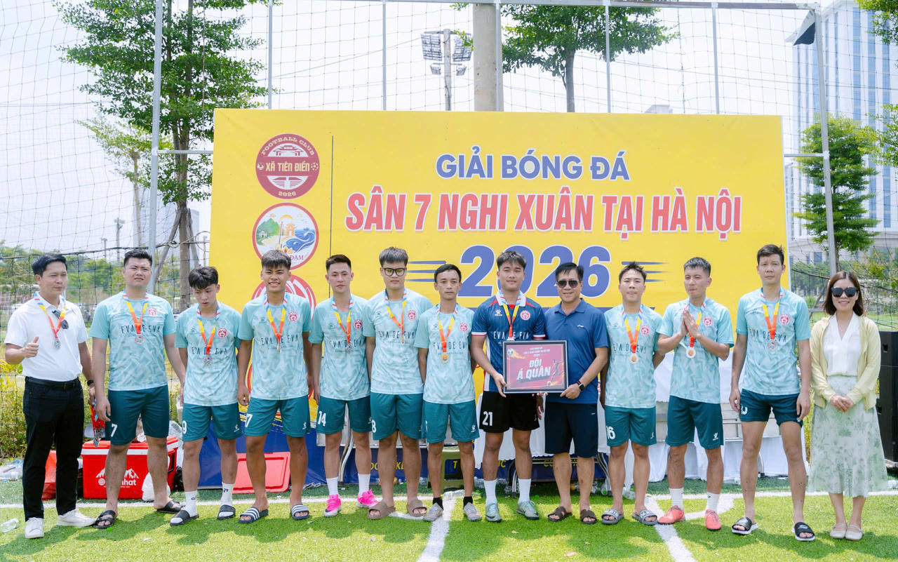 Á quân thuộc về đội bóng xã Nghi Xuân.