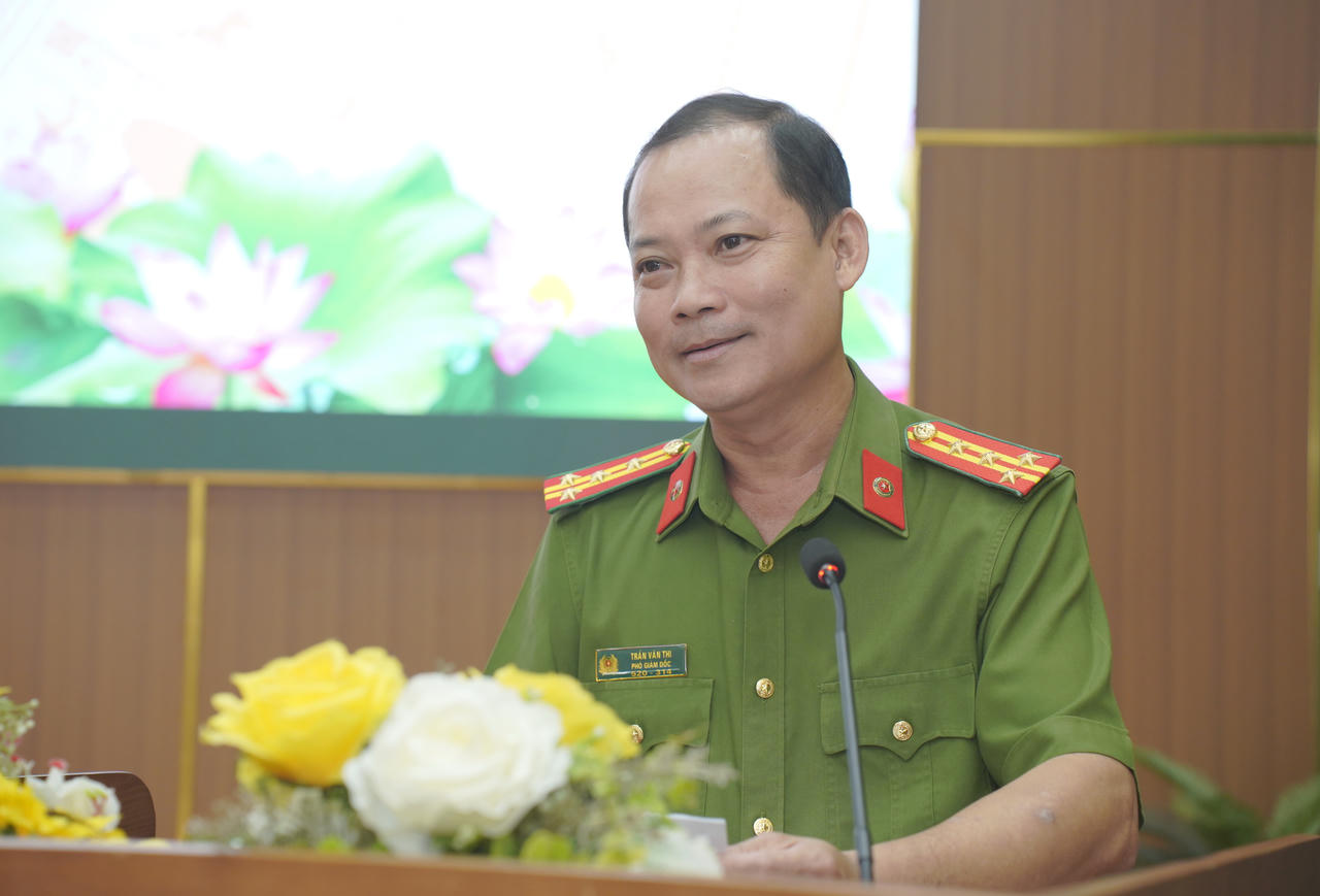 Đại tá Trần Văn Thi - Phó Giám đốc Công an tỉnh, Trưởng Ban Tổ chức Hội thi phát biểu khai mạc (Ảnh: Hữu Đệ).