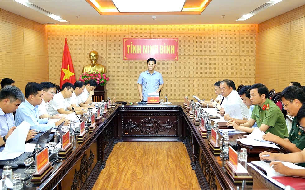 Hội nghị nghe báo cáo về chiến lược phát triển kinh tế biển tỉnh Ninh Bình