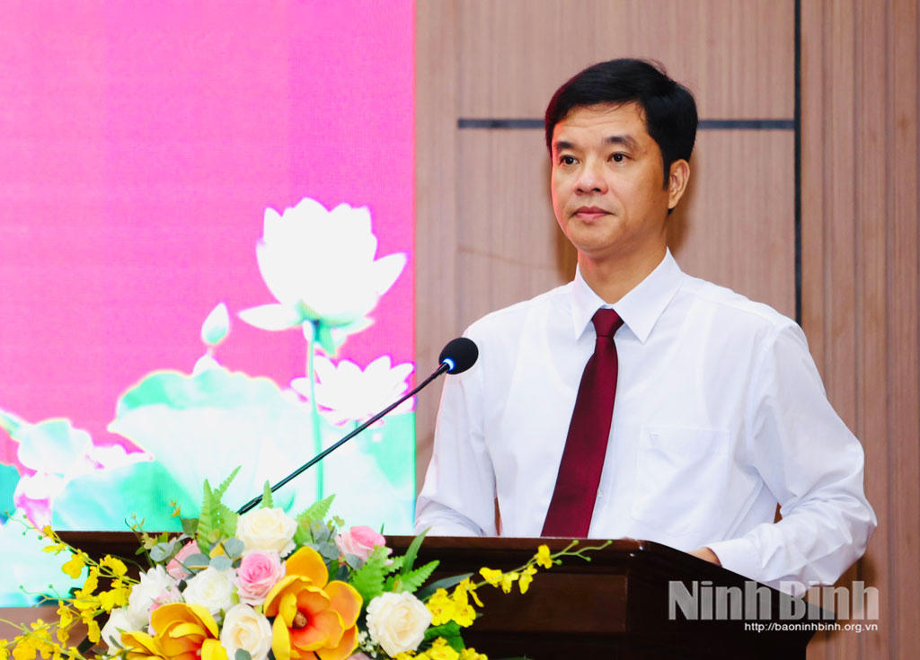 Ông Phan Thành Công, Tỉnh ủy viên, Hiệu trưởng Trường Chính trị tỉnh phát biểu tại hội nghị.Ảnh Đức Lam