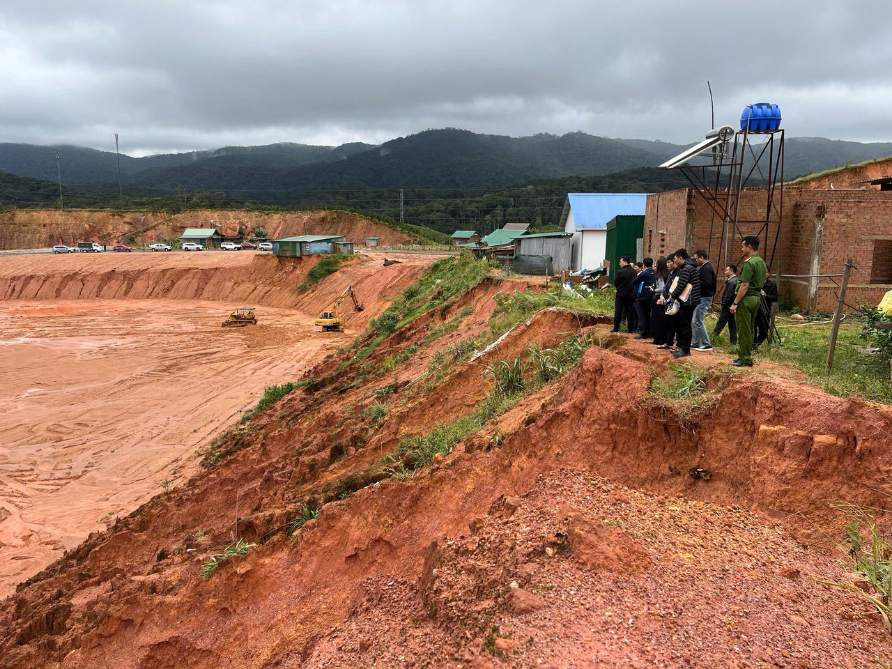 Lâm Đồng: Bảo đảm an toàn tuyệt đối cho người dân trước nguy cơ sạt lở đất