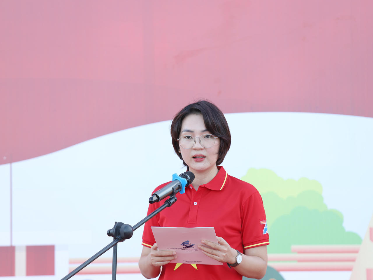 Phó Bí thư Tỉnh Đoàn, Chủ tịch Hội LHTN Việt Nam tỉnh Khánh Hòa Tô Thị Tuyết Ngân phát biểu tại chương trình. (Ảnh: Đăng Hải)