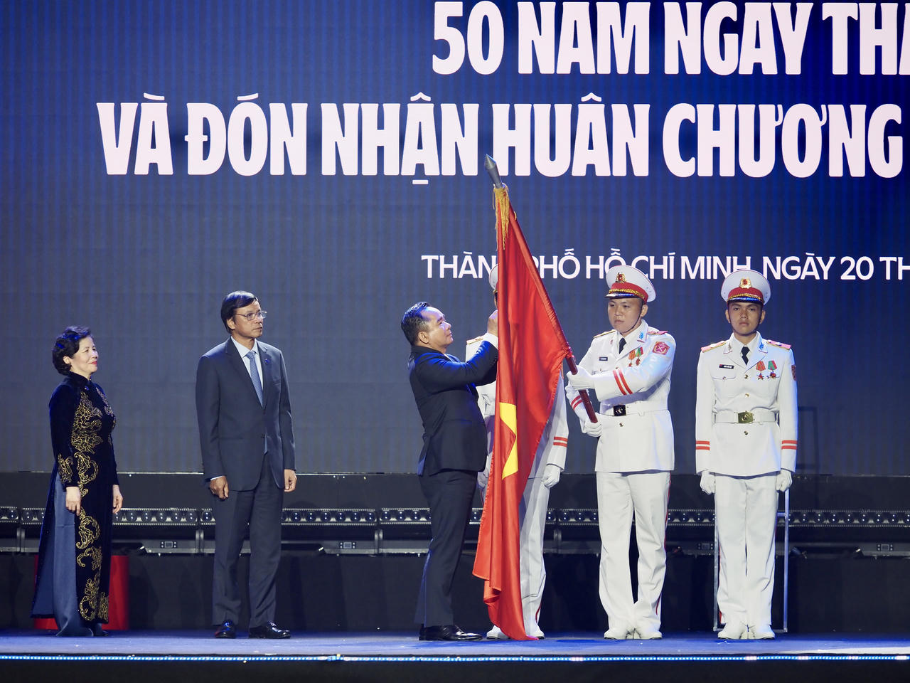 Vinamilk đón nhận Huân chương Độc lập hạng Nhất tại dấu mốc 50 năm