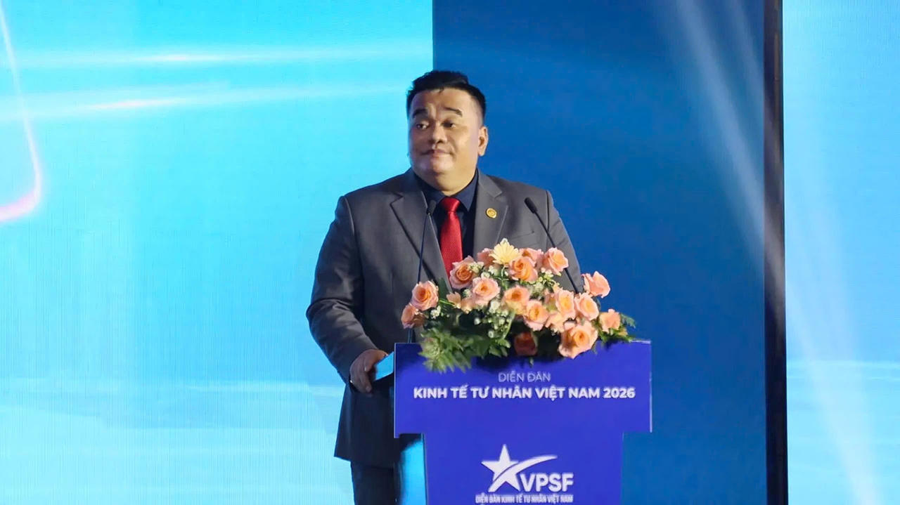 Ông Nguyễn Duy Khương, Phó Chủ tịch Hội Doanh nhân trẻ thành phố Đồng Nai trình bày tham luận tại VPSF 2026. Ảnh: DK