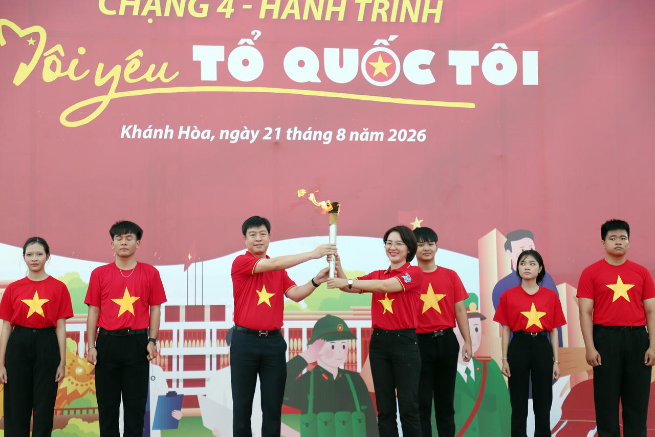 Hành trình ‘Tôi yêu Tổ quốc tôi’ đến với Khu tưởng niệm chiến sĩ Gạc Ma