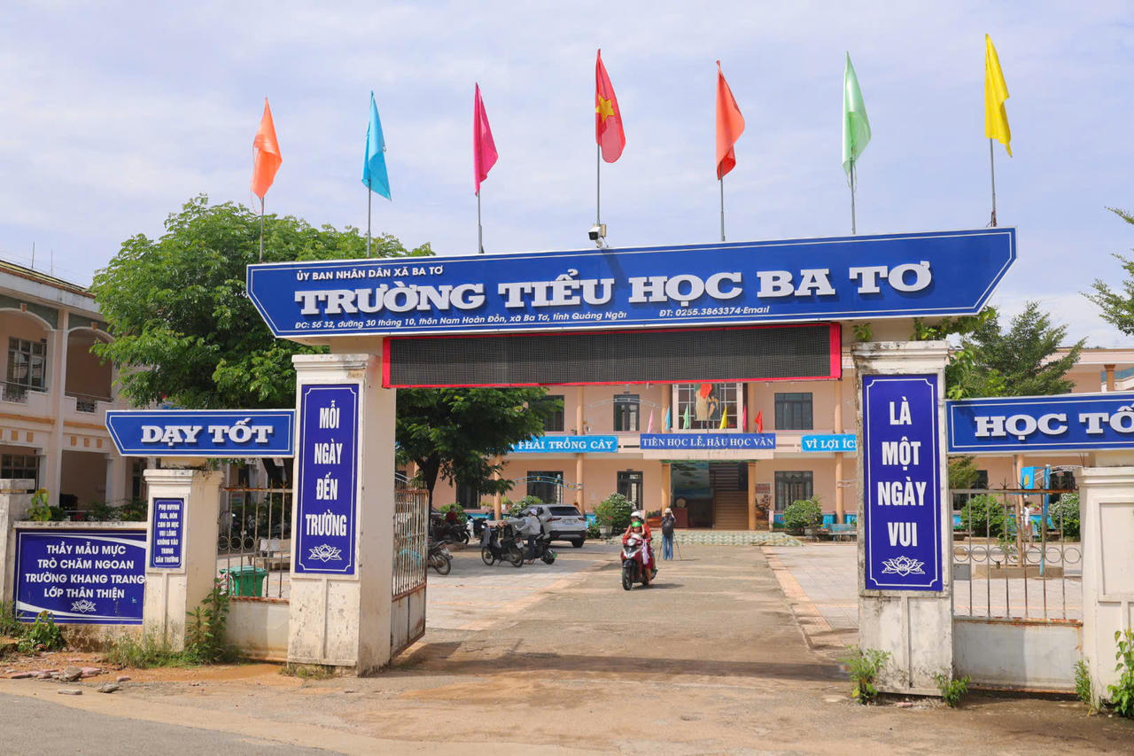 Quảng Ngãi hoàn thành sắp xếp trường, chuyển cán bộ quản lý dôi dư làm giáo viên