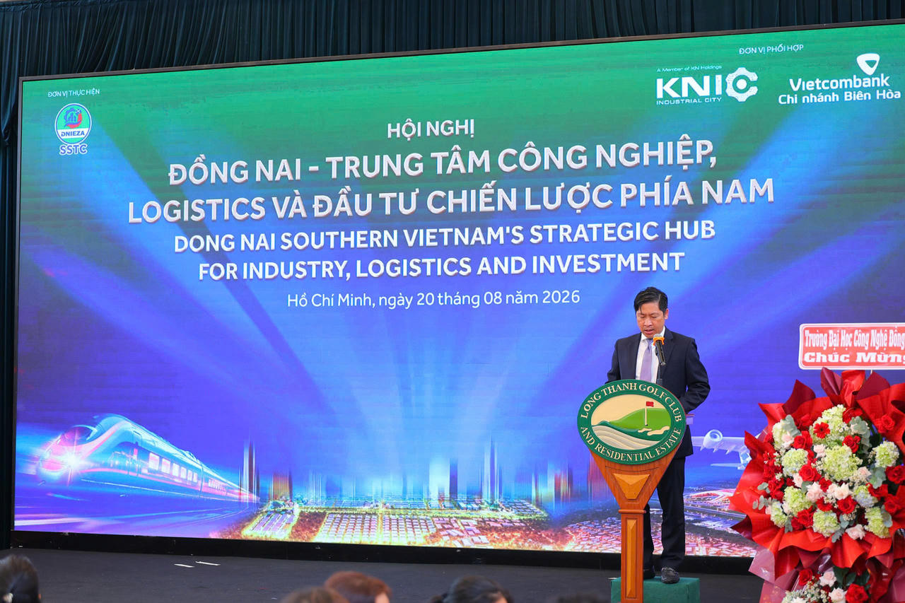 Ông Phạm Việt Phương – Phó trưởng ban phụ trách Ban Quản lý các Khu công nghiệp, Khu kinh tế Đồng Nai (DNIEZA) chia sẻ những góc nhìn và định hướng của thành phố Đồng Nai. Ảnh: KNIC